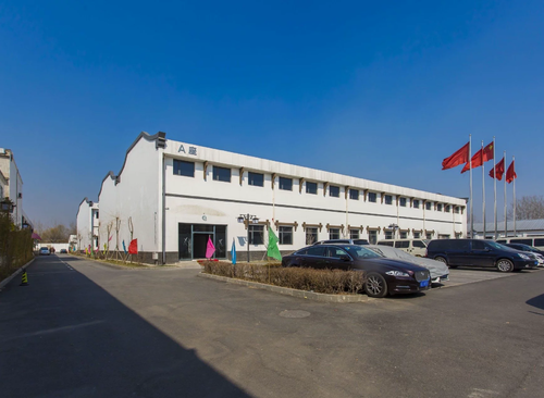 北美国际来广营商务中心停车场