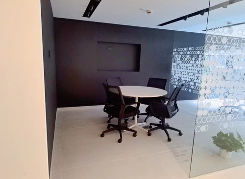 196m²
