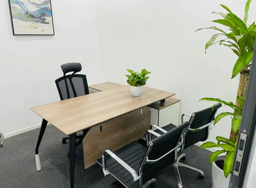 225m²
