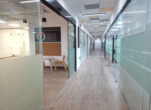 487m²