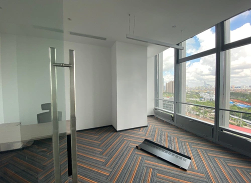 300m²