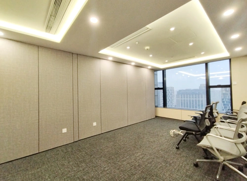 155m²,8 工位+2隔间