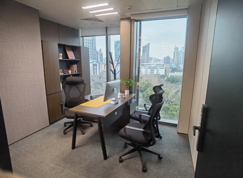 125m²,8 工位+1隔间