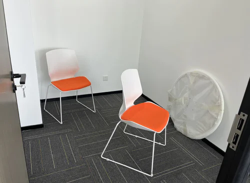 269m²,4 隔断前台+工位22