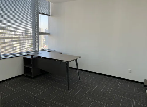 206m²,3 隔断前台+工位16