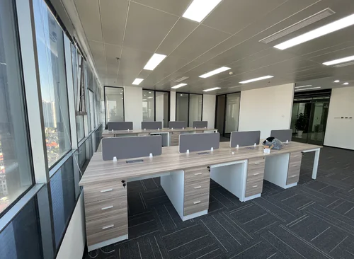 198m²,4 隔断前台+工位16