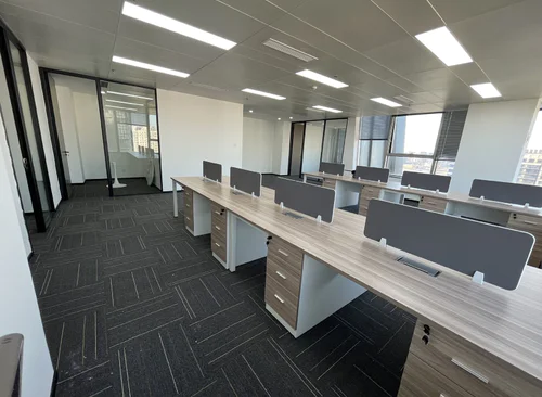 272m²,4 隔断前台+工位26