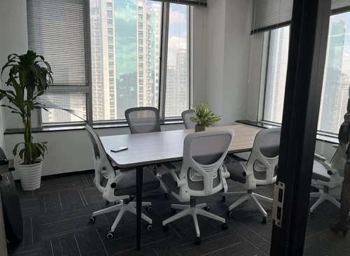 189m²,3 隔断前台+工位20