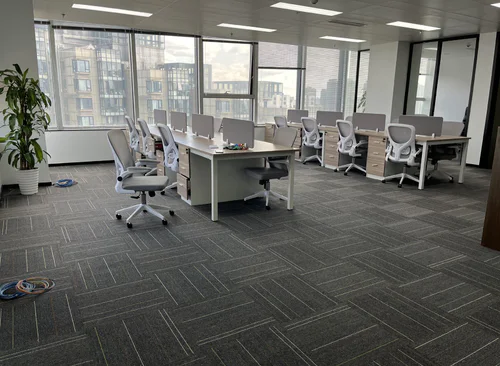 189m²,3 隔断前台+工位20