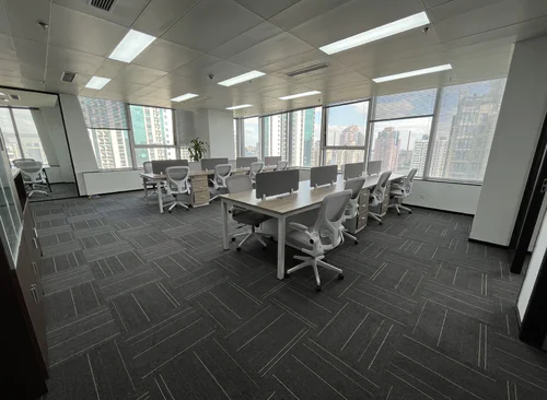 206m²,3 隔断前台+工位16