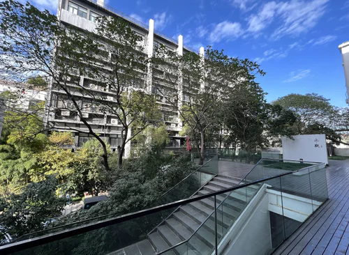 503m²