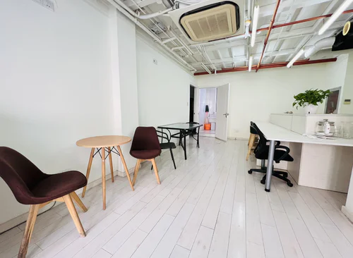 503m²