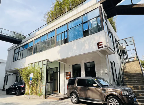 503m²