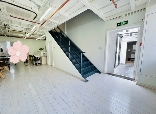503m²