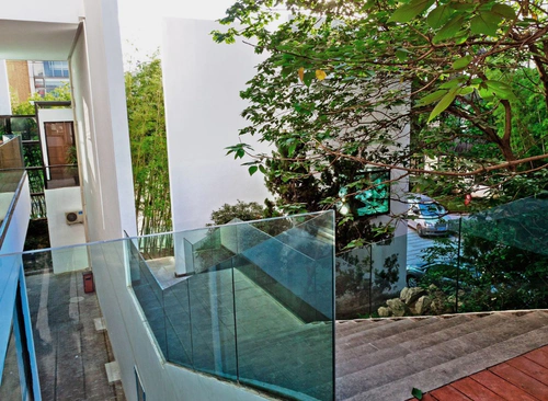 503m²
