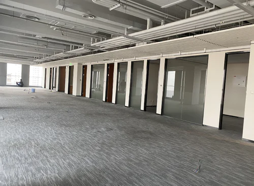 304.66m²