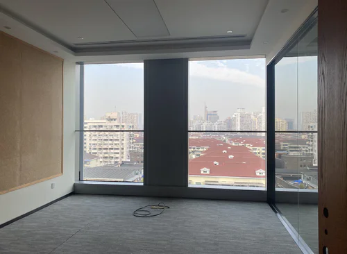 304.66m²