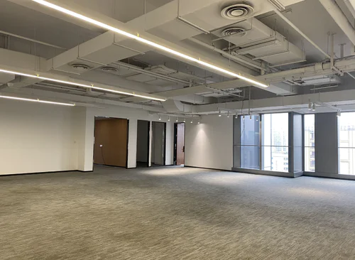 304.66m²