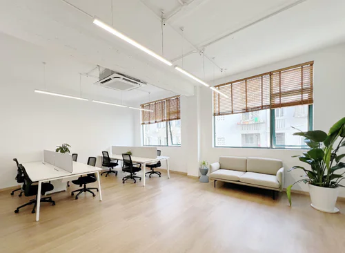 93m²