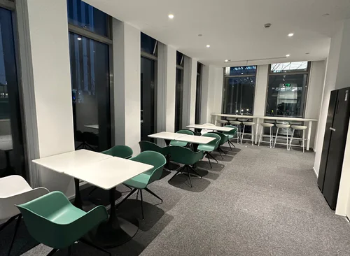 1737㎡，230工位+10隔断