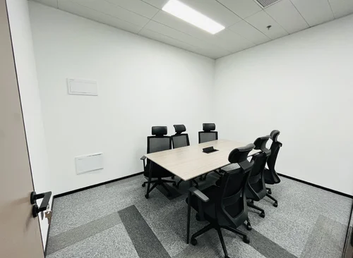 116平{logo墙+3隔间+12工位}