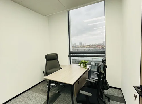 116平{logo墙+3隔间+12工位}