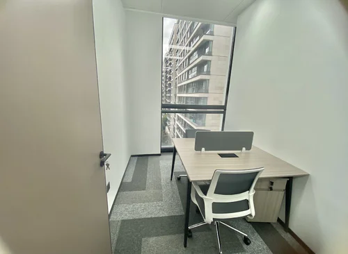 96平{2个隔断 8-10个工位}