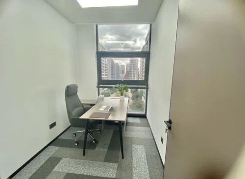 96平{2个隔断 8-10个工位}