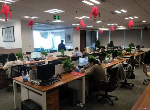 八佰伴 世纪大道地铁站旁 东方金融广场 精装修拎包入住