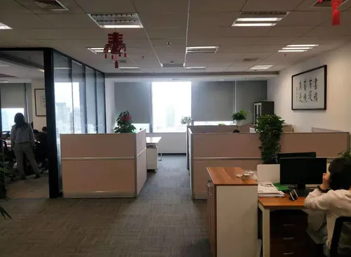 八佰伴 世纪大道地铁站旁 东方金融广场 精装修拎包入住