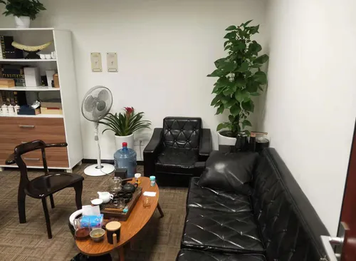 八佰伴 世纪大道地铁站旁 东方金融广场 精装修拎包入住